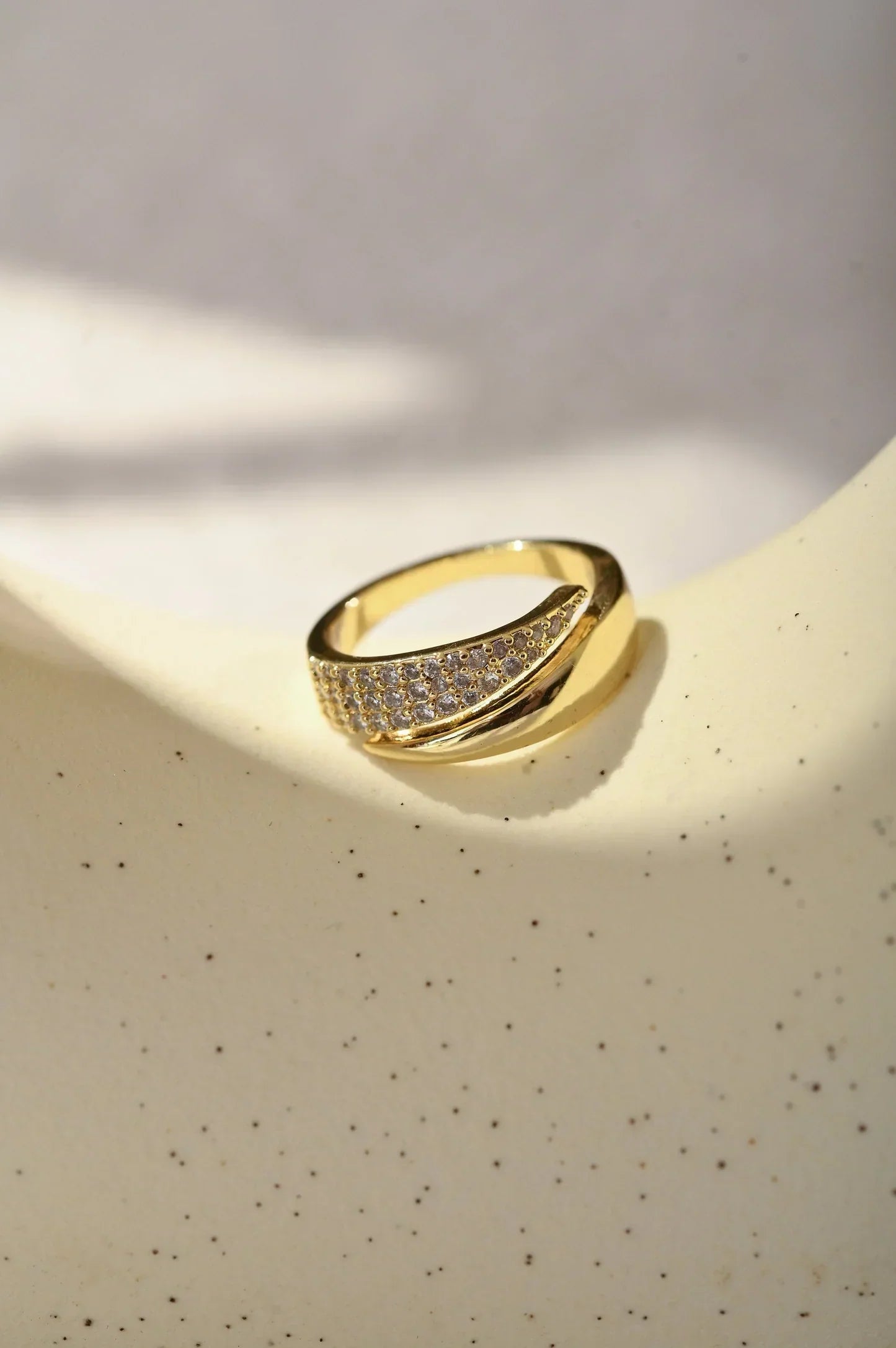 Laritta™ | Anillo Elegante y Brillante (+1 Gratis)